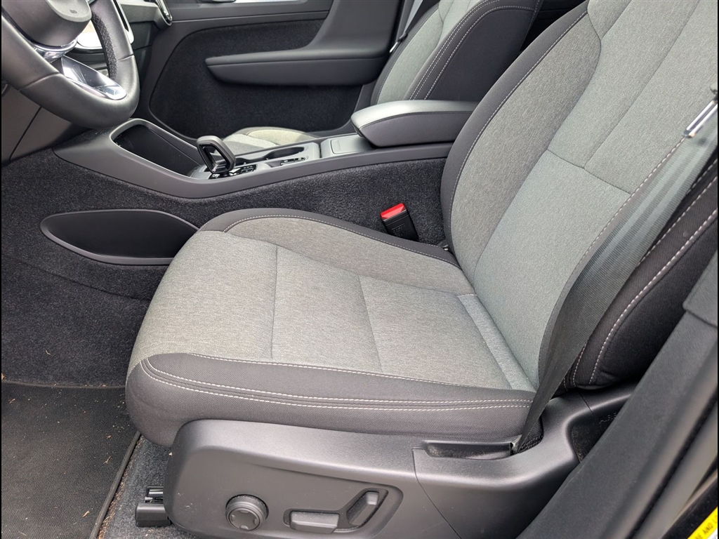 Used 2024 Onyx Black Metallic Volvo B5 Core Bright Theme image 7