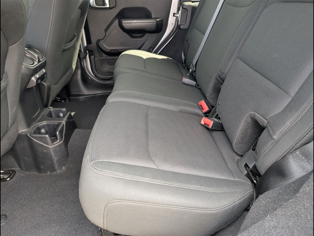 Used 2018 Billet Silver Metallic Clear Coat Jeep Sport S image 8