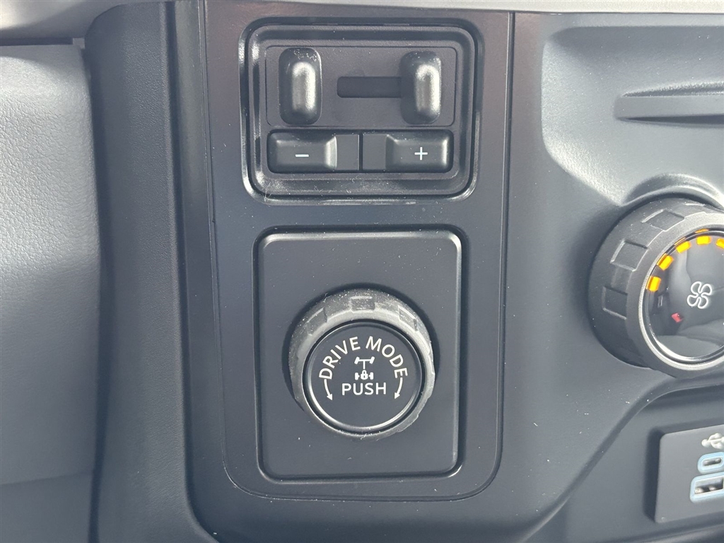 Used 2024 Oxford White Ford XL image 8