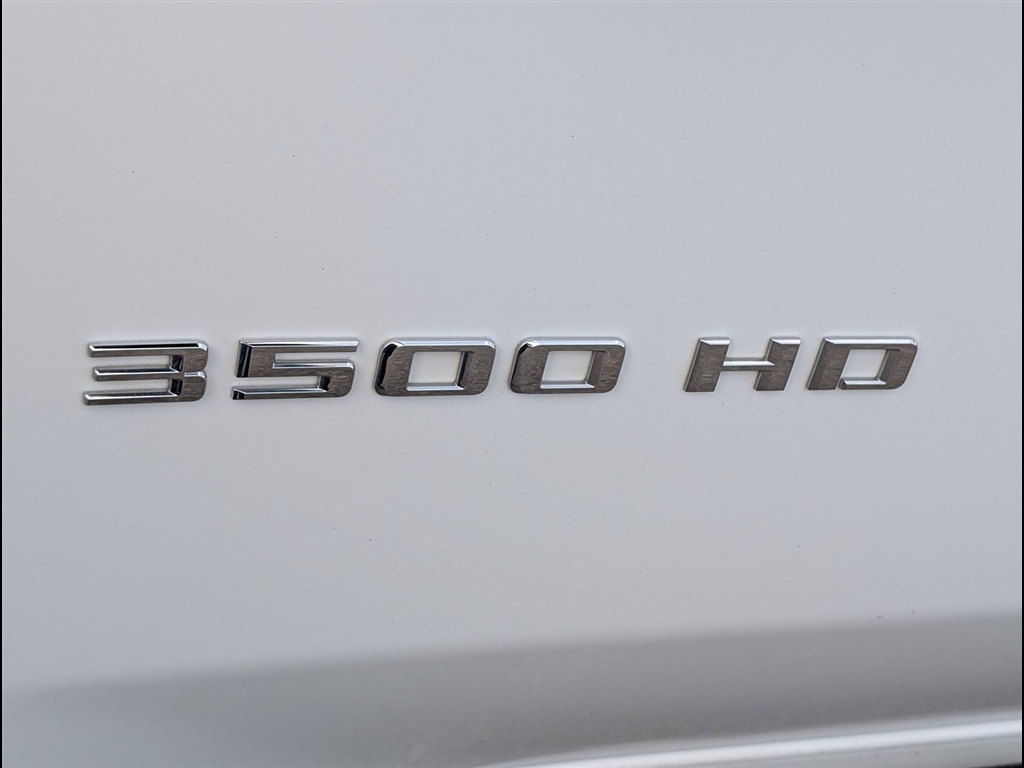 Used 2024 Summit White Chevrolet LT image 8