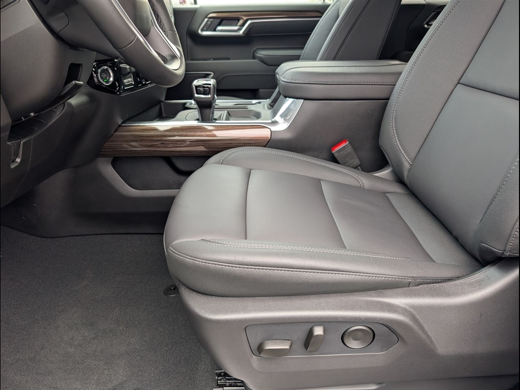 New 2026 Summit White Chevrolet LT image 8