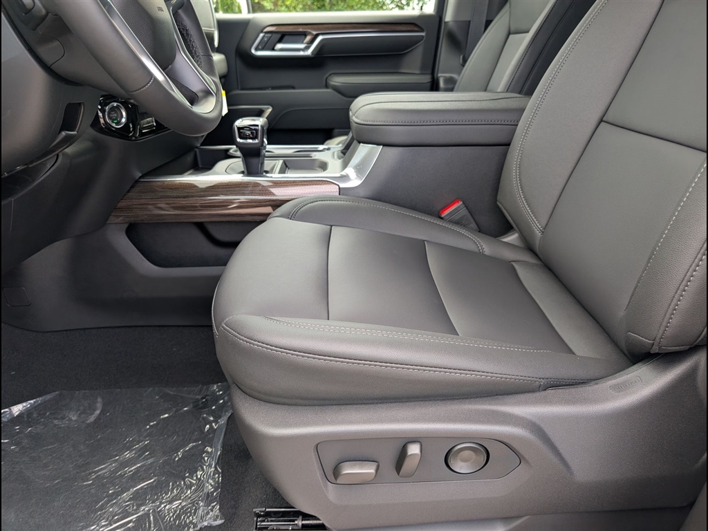 New 2026 Summit White Chevrolet LT image 8