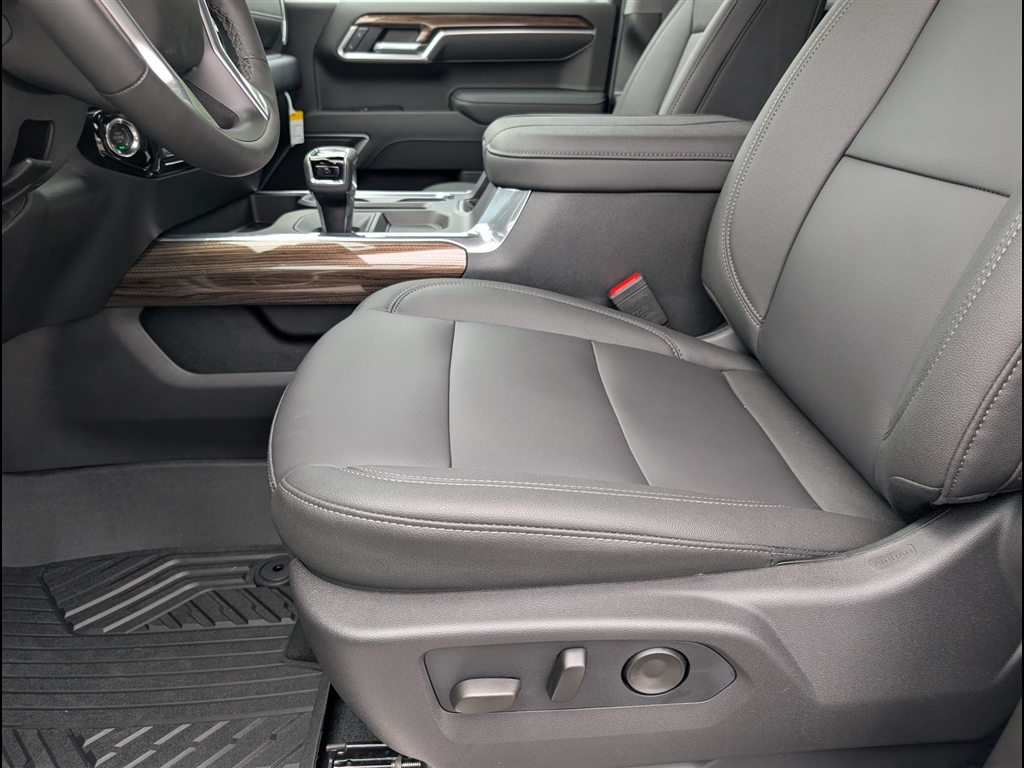 New 2026 Summit White Chevrolet LT image 8