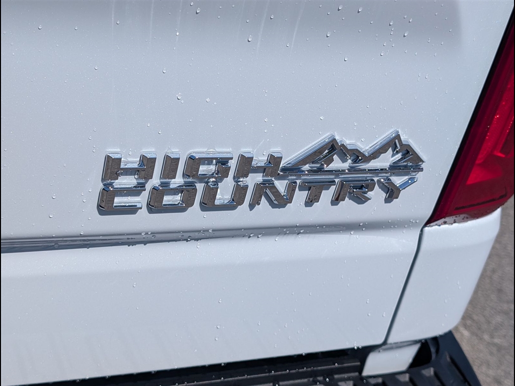 New 2026 Polar White Tricoat Chevrolet High Country image 8