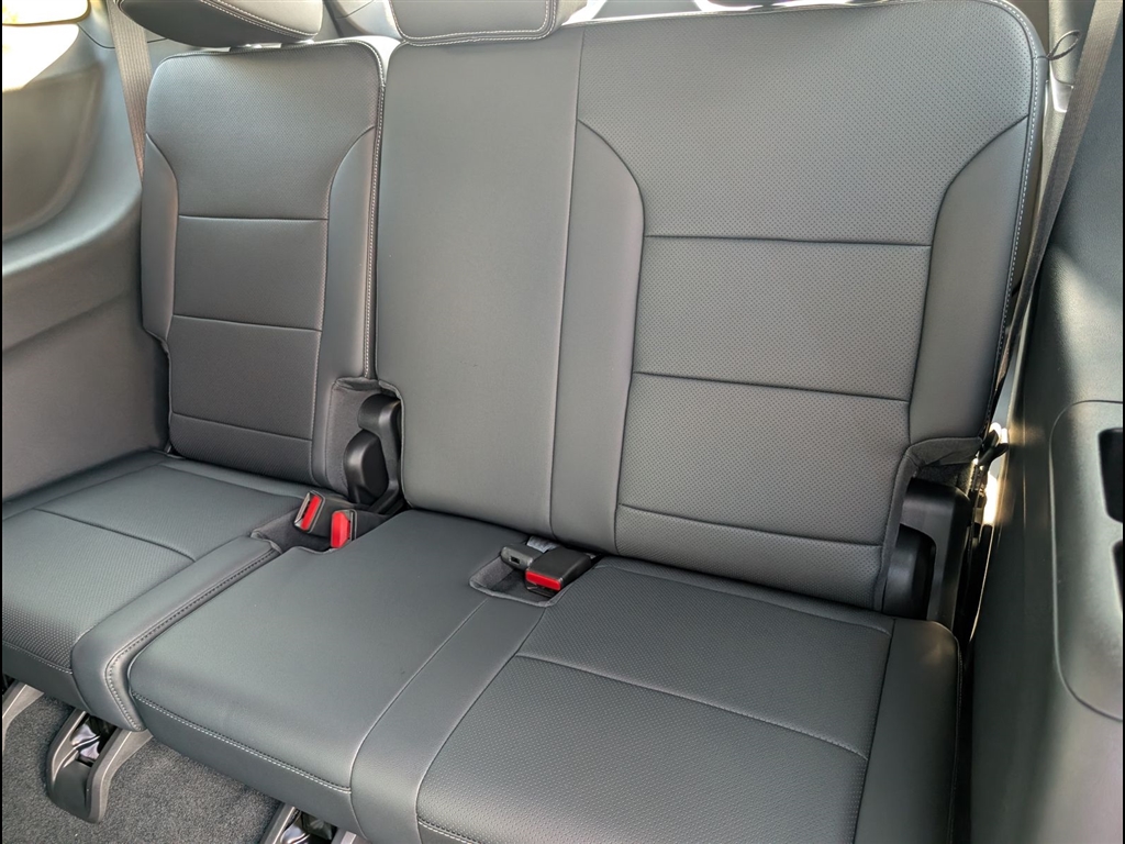 New 2027 Mosaic Black Metallic Chevrolet LT image 8