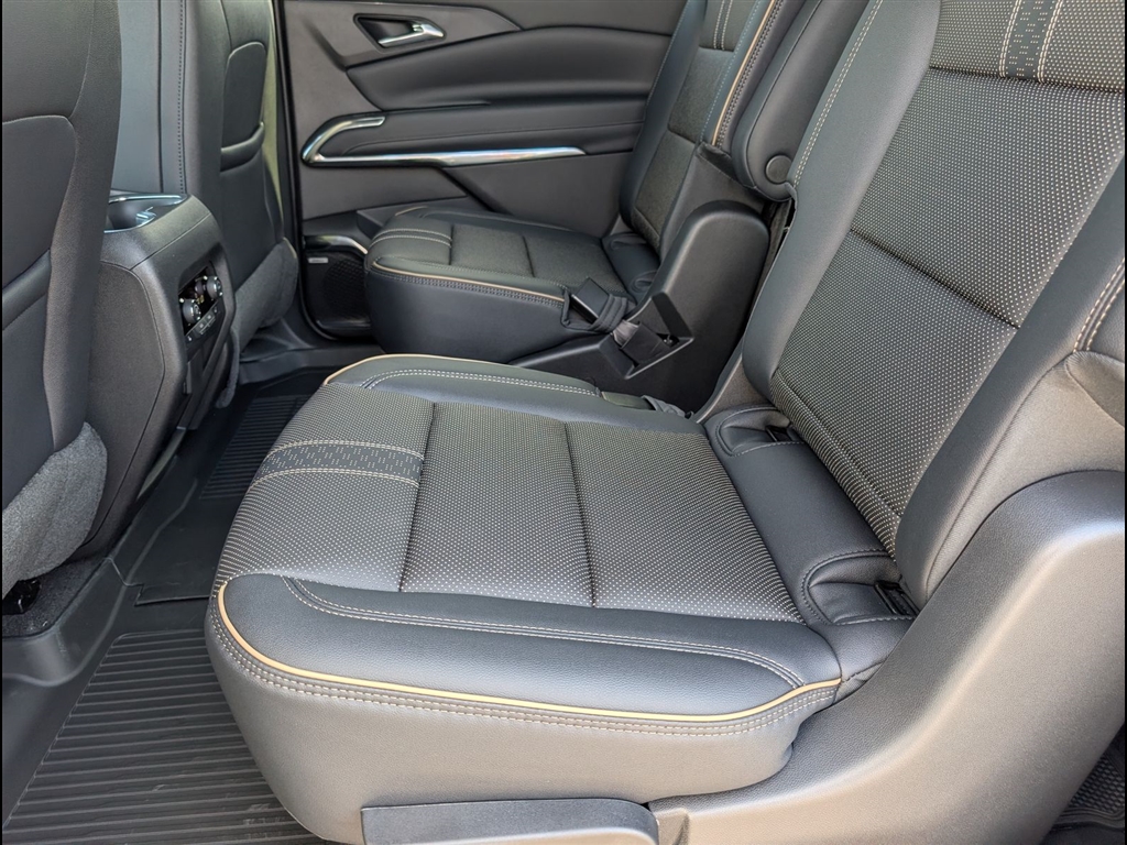 New 2026 Polar White Tricoat Chevrolet High Country image 8