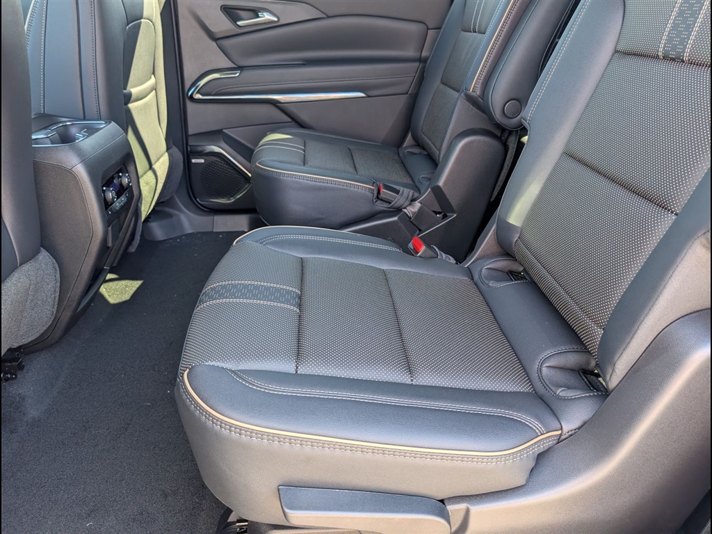 New 2026 Polar White Tricoat Chevrolet High Country image 8