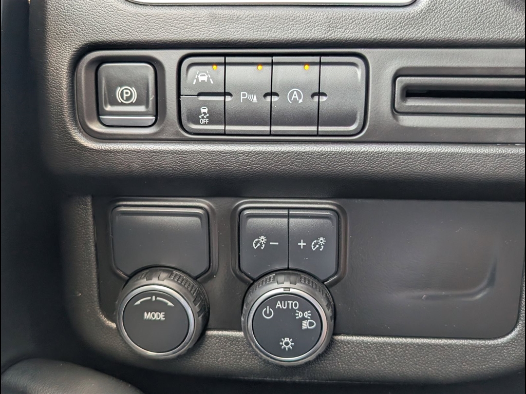 Used 2024 Summit White Chevrolet LT image 8