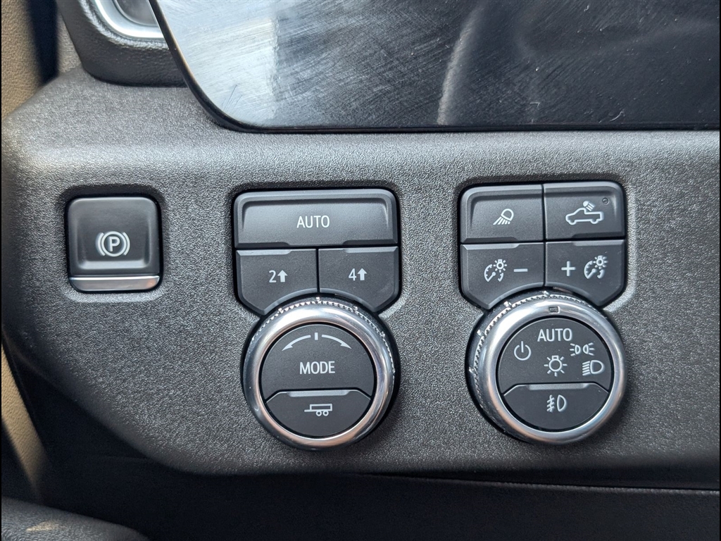 Used 2025 Summit White GMC SLT image 8