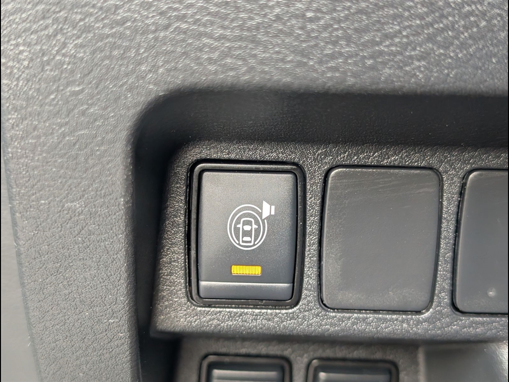 Used 2024 Glacier White Nissan S image 8
