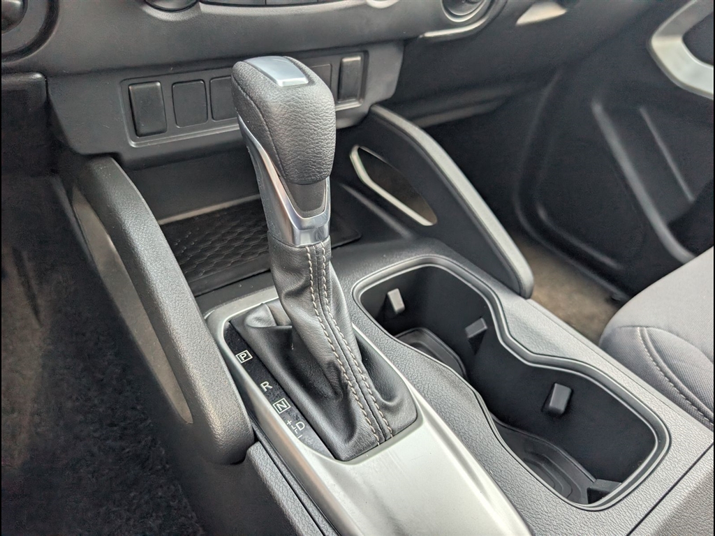 Used 2023 Glacier White Nissan SV image 8