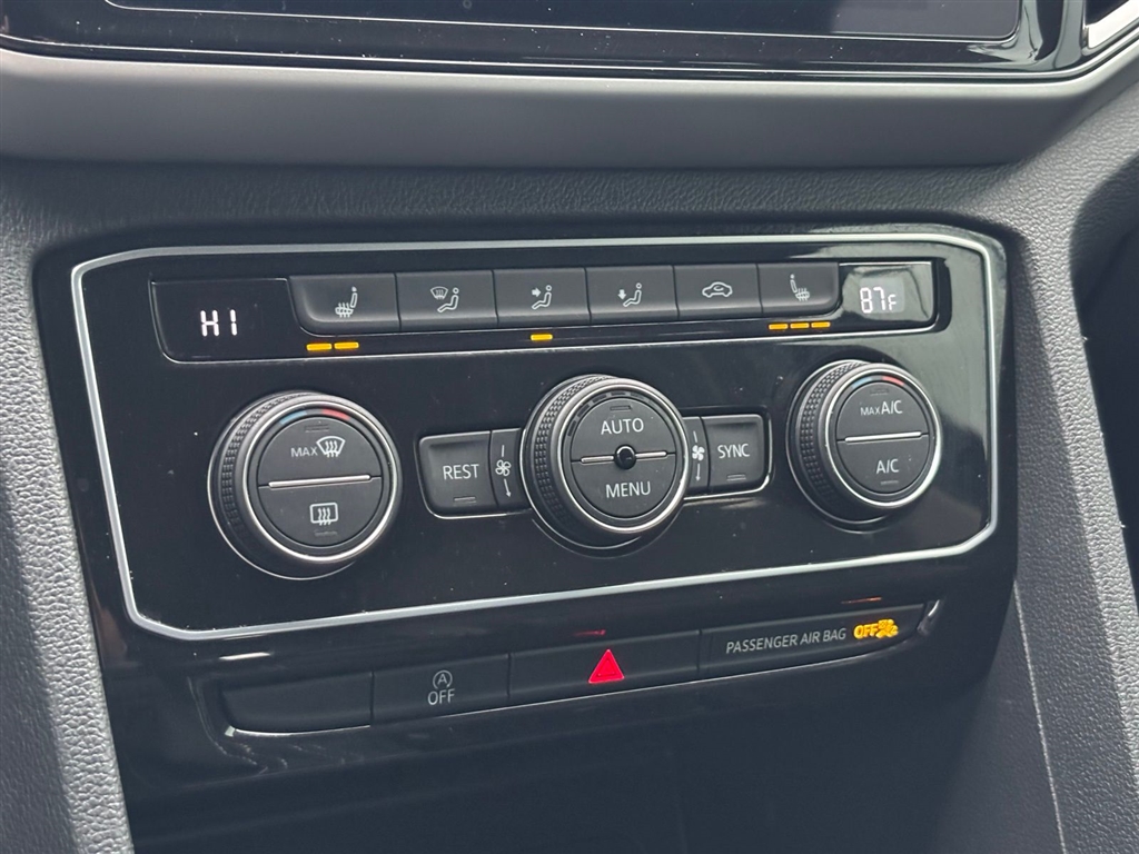 Used 2023 Blue Volkswagen V6 SE image 8