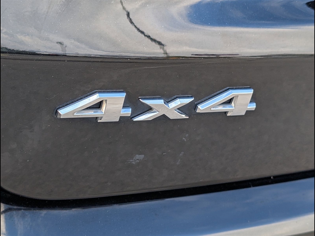 Used 2018 Diamond Black Crystal Pearl Coat Jeep Limited image 8