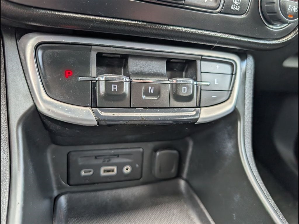 Used 2022 Ebony Twilight Metallic GMC SLE image 8