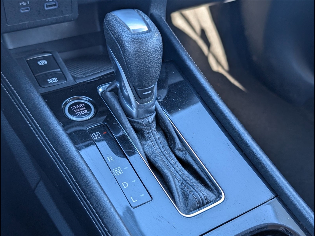 Used 2022 Scarlet Ember Tintcoat Nissan SV image 8