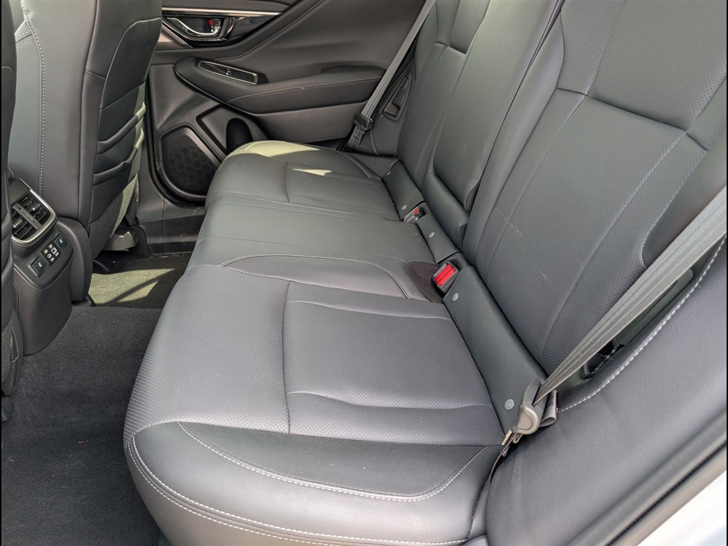 Used 2023 Ice Silver Metallic Subaru Limited image 8