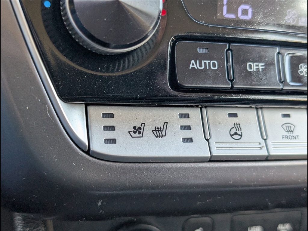 Used 2018 Quartz White Pearl Hyundai Limited image 8