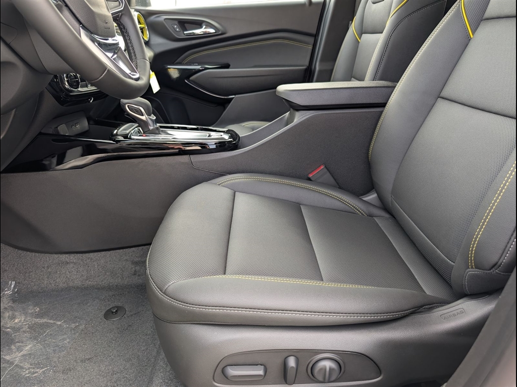 New 2026 Summit White Chevrolet ACTIV image 8