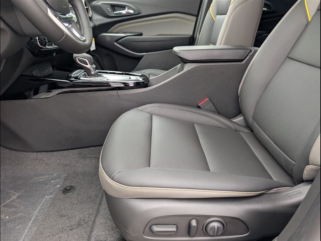 New 2026 Summit White Chevrolet ACTIV image 8