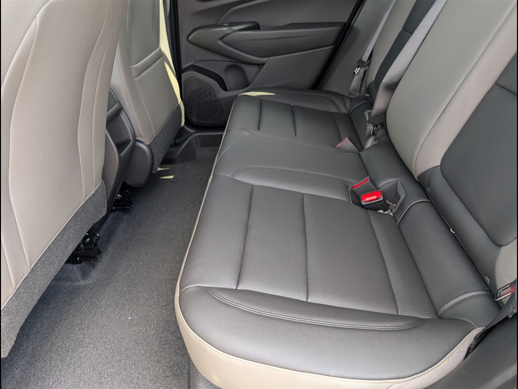 New 2026 Summit White Chevrolet ACTIV image 8