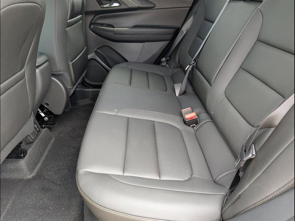 New 2026 Mosaic Black Metallic Chevrolet ACTIV image 8