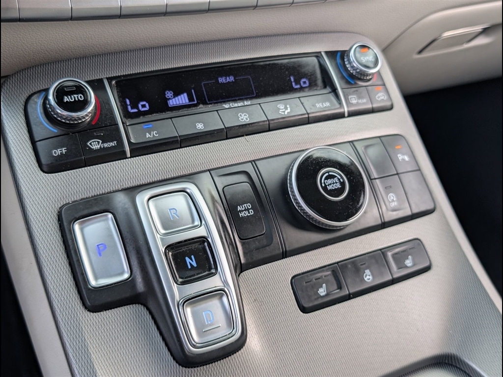 Used 2021 Hyper White Hyundai SEL image 8