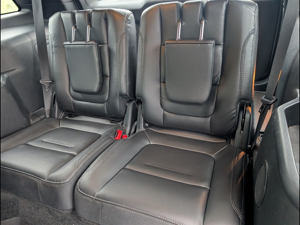 Used 2017 Ingot Silver Ford XLT image 9