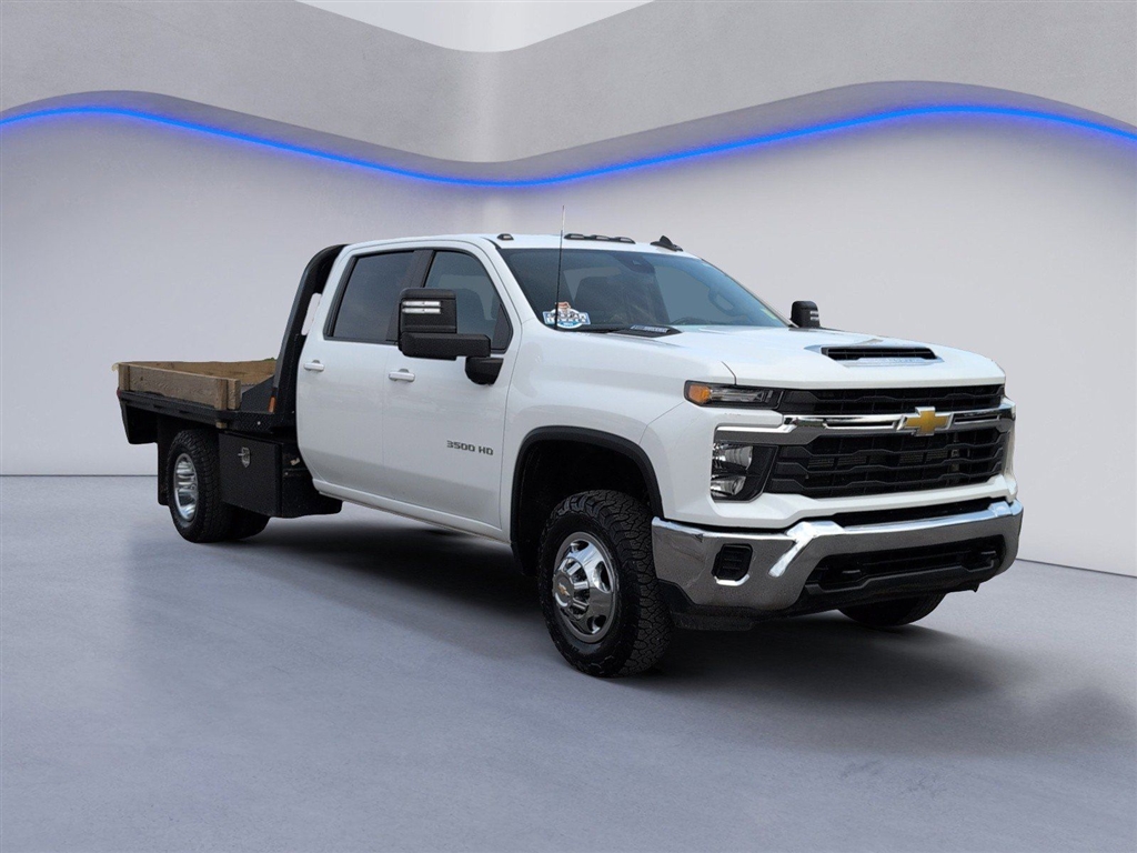 Used 2024 Summit White Chevrolet LT image 9