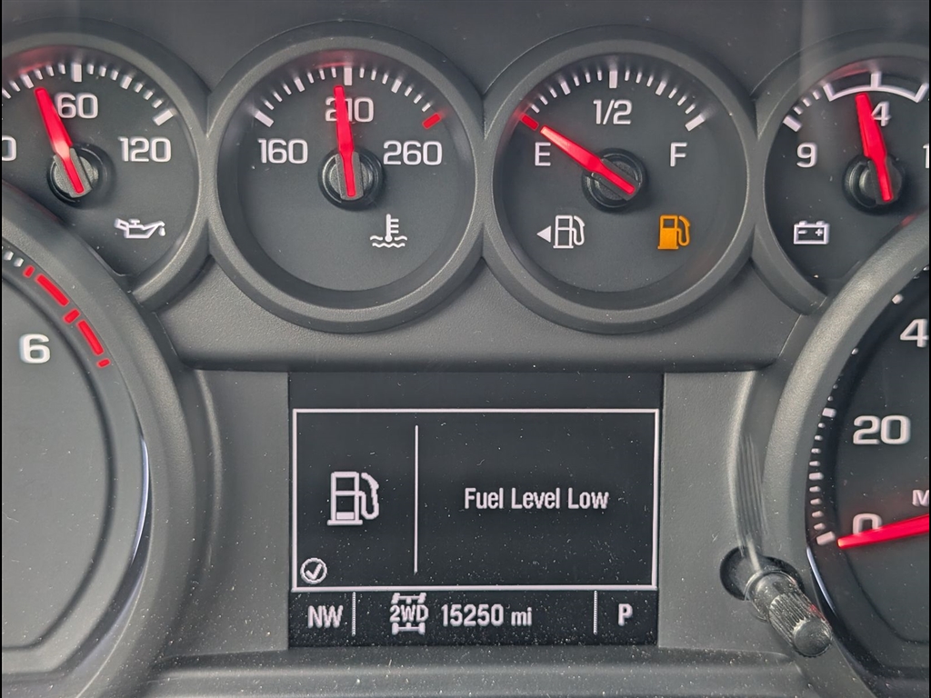 Used 2025 Summit White Chevrolet Custom image 9