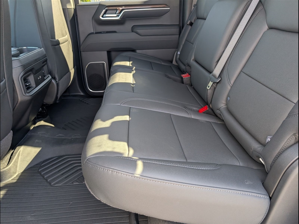 New 2026 Summit White Chevrolet RST image 9