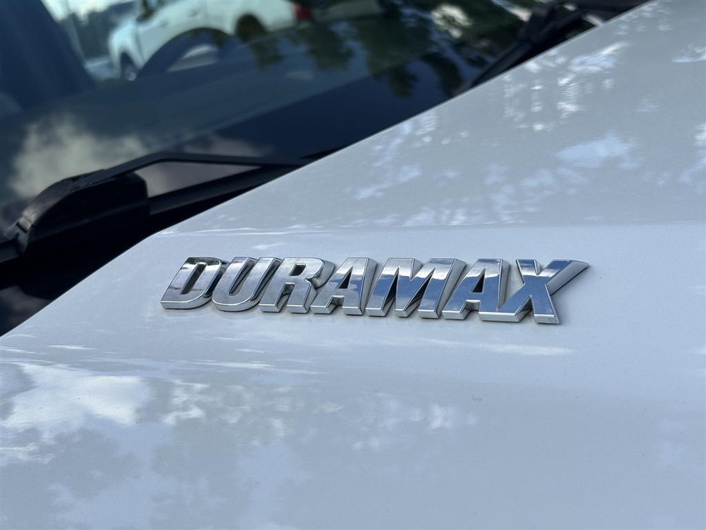 Used 2022 Summit White Chevrolet RST image 9
