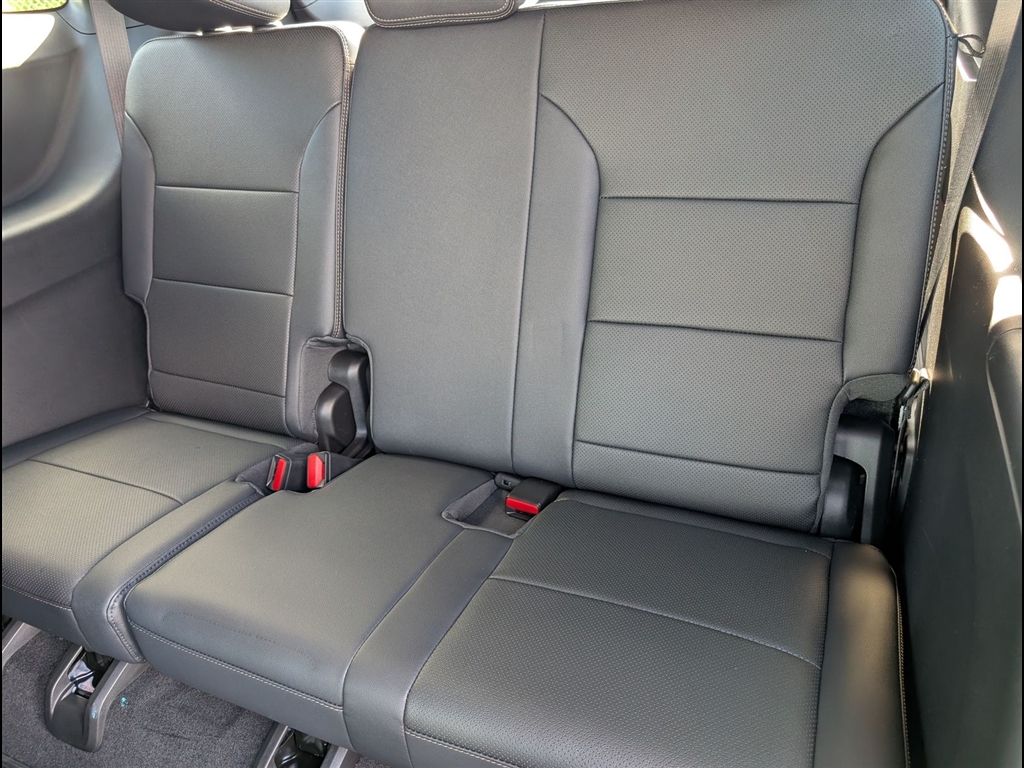 New 2026 Polar White Tricoat Chevrolet High Country image 9