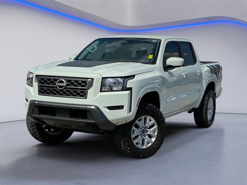 Used 2023 Glacier White Nissan SV image 9