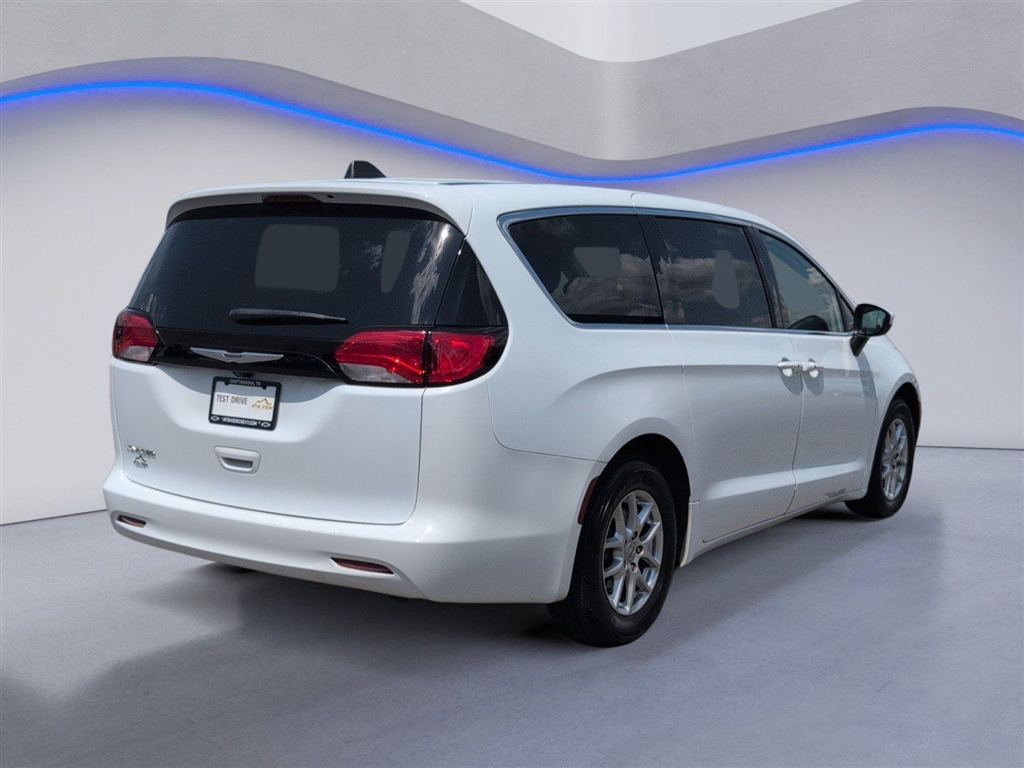 Used 2023 Bright White Clear Coat Chrysler LX image 9
