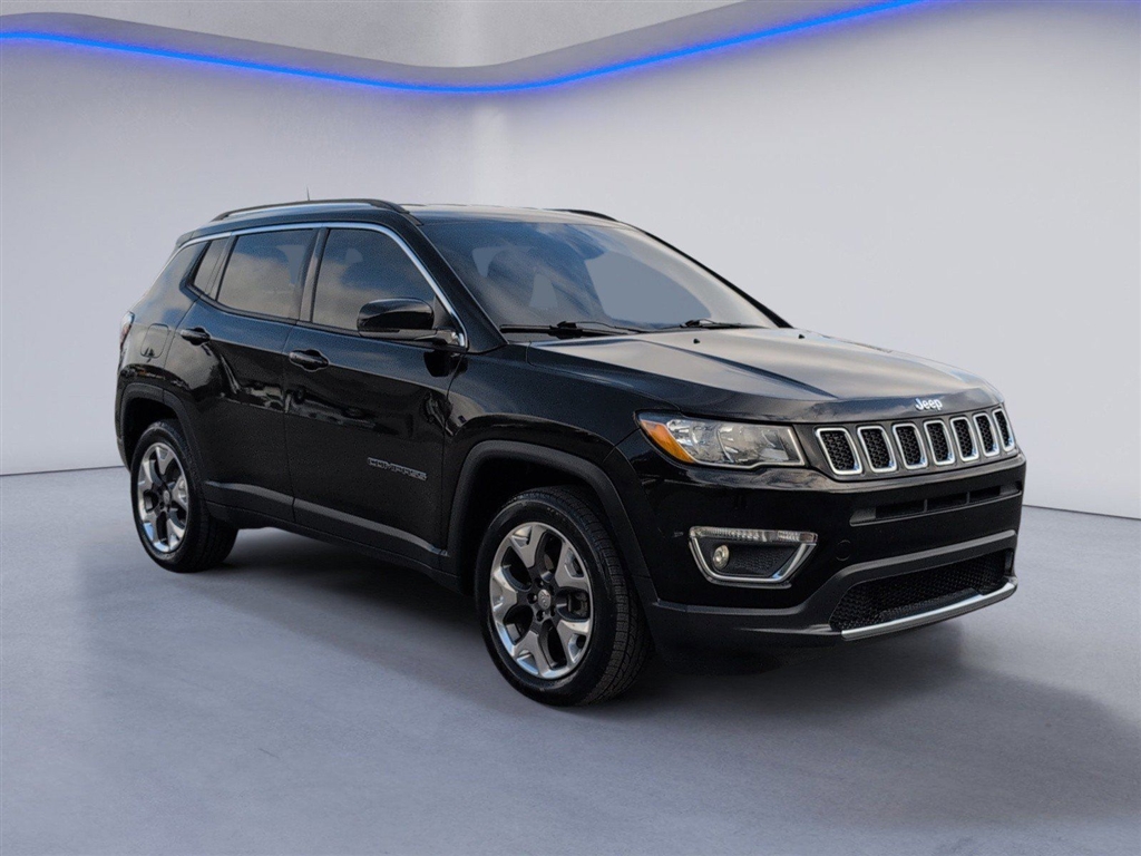 Used 2018 Diamond Black Crystal Pearl Coat Jeep Limited image 9