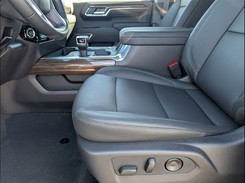 New 2026 Summit White Chevrolet LT Trail Boss image 9