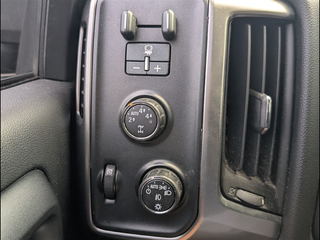 Used 2015 Black Chevrolet LT image 9