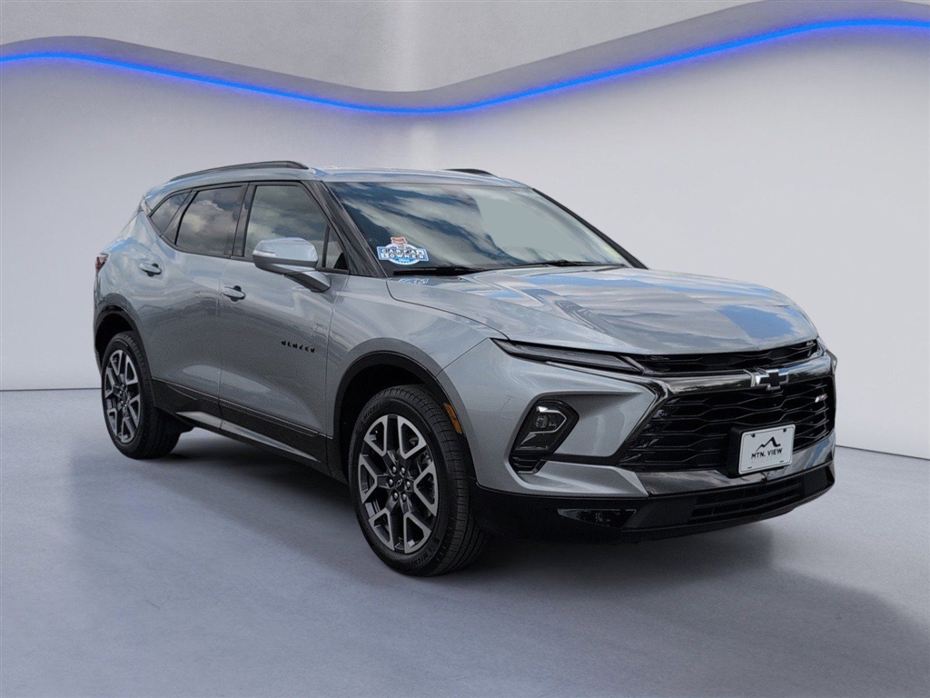 Used 2025 Sterling Gray Metallic Chevrolet RS image 9