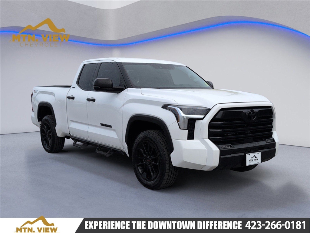Used 2022 White Toyota SR5 image 9