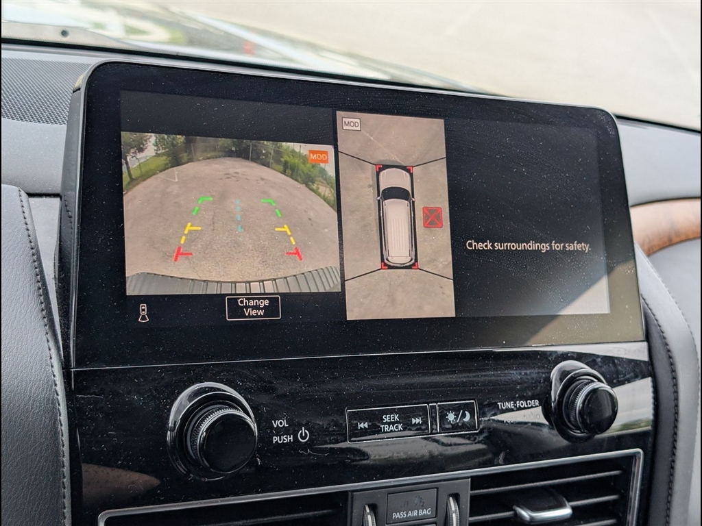 Used 2023 Super Black Nissan SL image 9