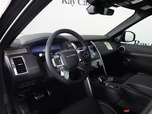 2023 Land Rover Discovery P360 Metropolitan Edition