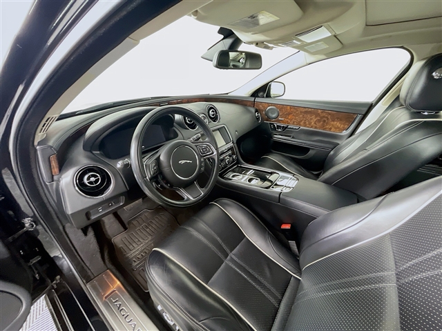 2017 Jaguar XJ R-Sport