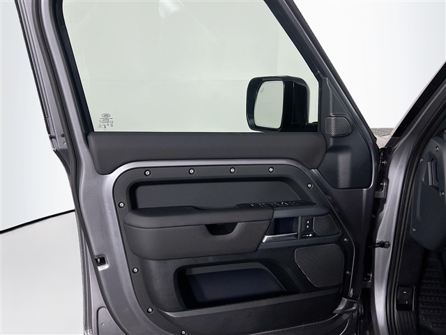 2024 Land Rover Defender 110 P400 X-Dynamic SE