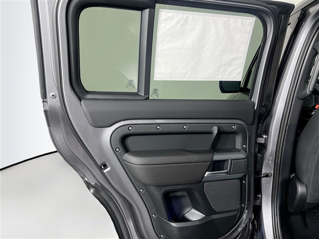2024 Land Rover Defender 110 P400 X-Dynamic SE