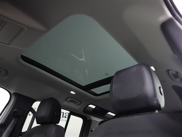 2020 Land Rover Defender 110 SE