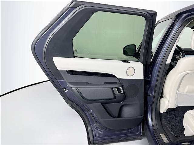 2024 Land Rover Discovery P300 S