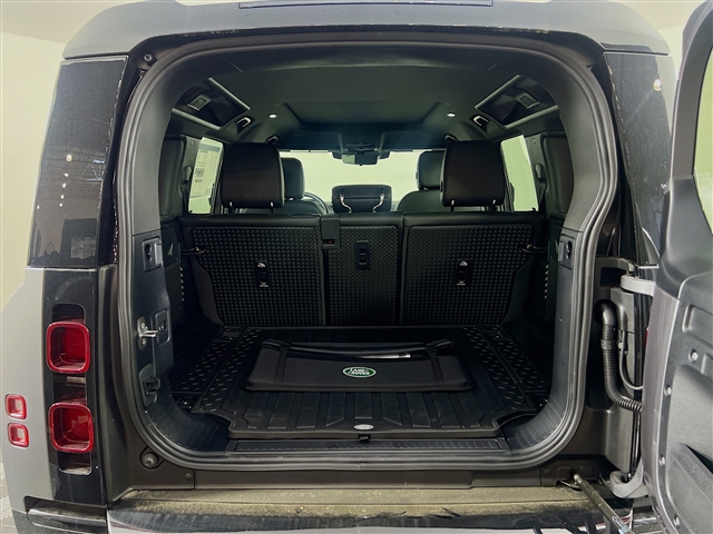 2024 Land Rover Defender 110 P400 X-Dynamic SE