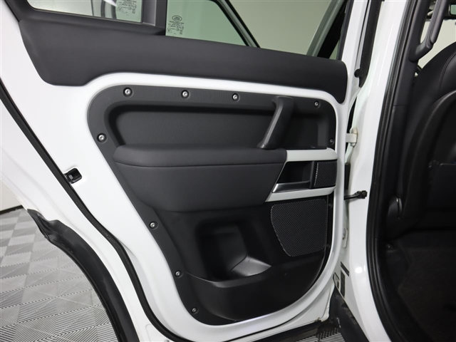 2020 Land Rover Defender 110 SE