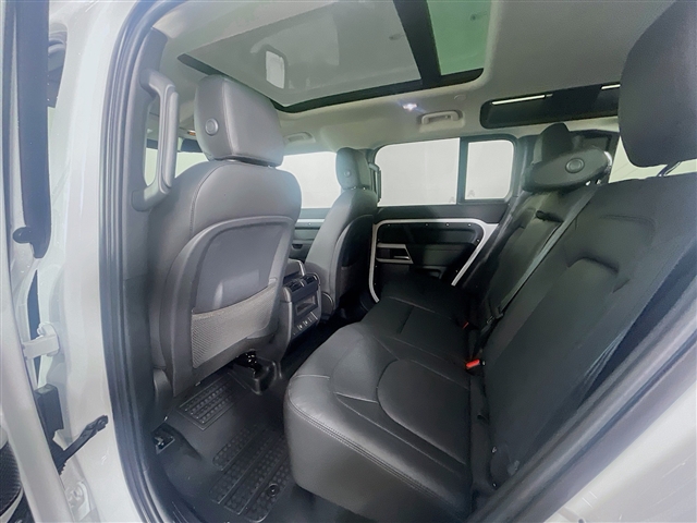 2024 Land Rover Defender 110 P300 S