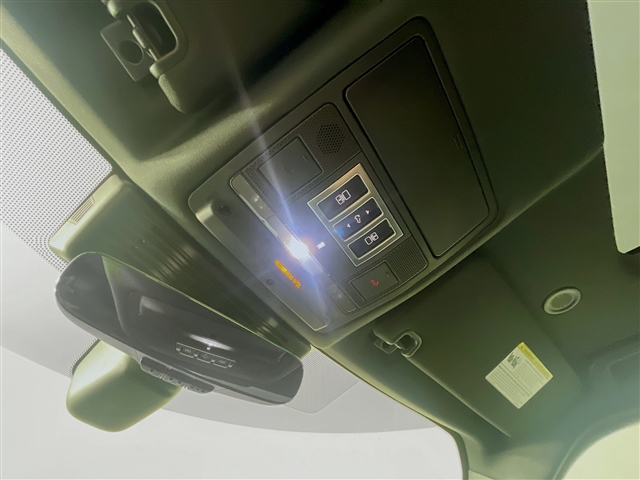 2023 Land Rover Discovery P300 S R-Dynamic